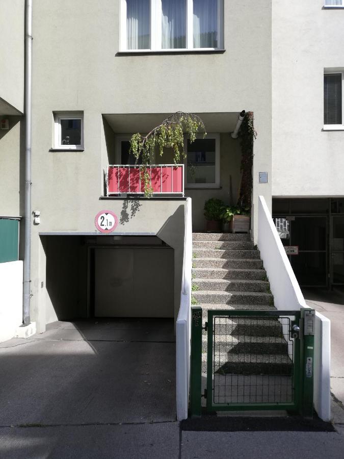 Room In Maisonette With Garden, Parking Place Viena Exterior foto